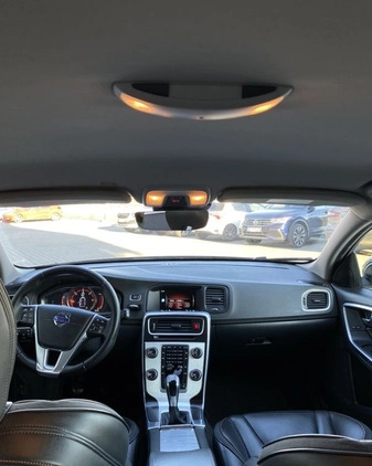 Volvo V60 cena 38900 przebieg: 20000, rok produkcji 2015 z Warszawa małe 211